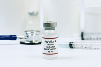Frasco o ampolla de la vacuna contra la hepatitis A.