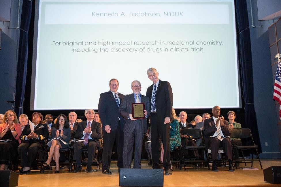 Dr. Jacobson receiving the 2017 NIH Director's Award. The prestigious award is for original and high impact research in medicinal chemistry, including the discovery of drugs in clinical trials.